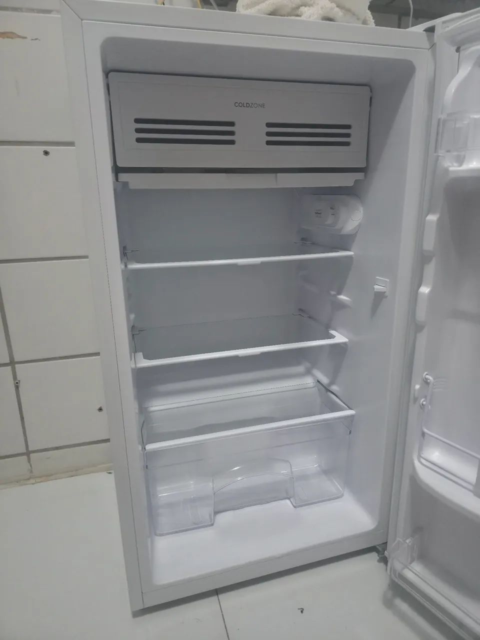 Mini geladeira.