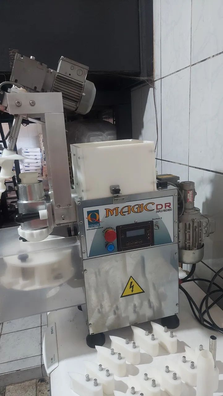 Vendo máquinas para fabricar salgados fritos.