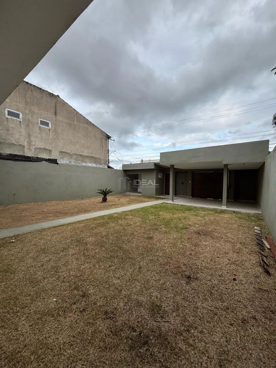 Espaçosa Casa de 5 Quartos com Amplas Comodidades - Foto 3