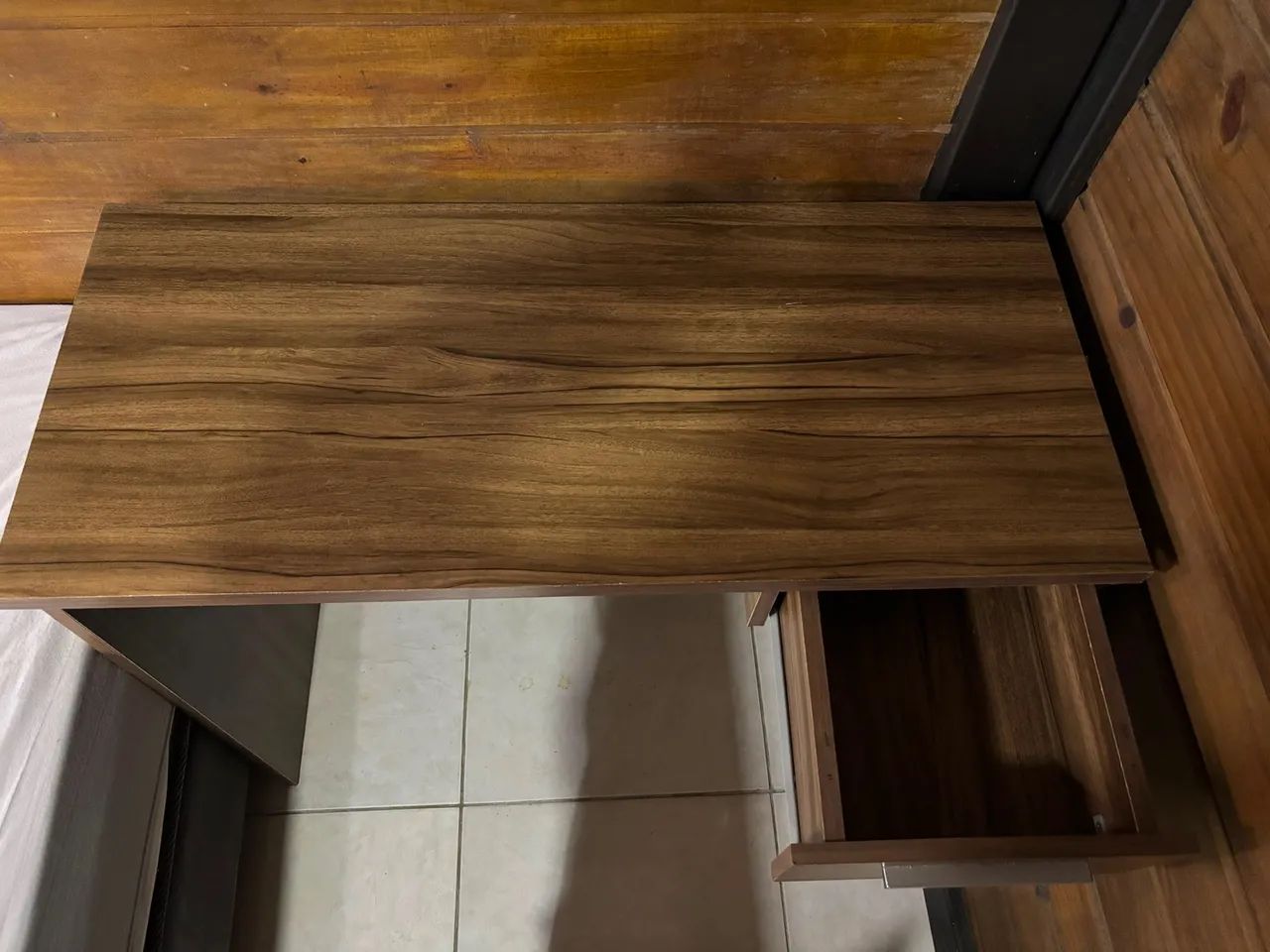 Mesa de estudo/escritório com gaveta  - Foto 3