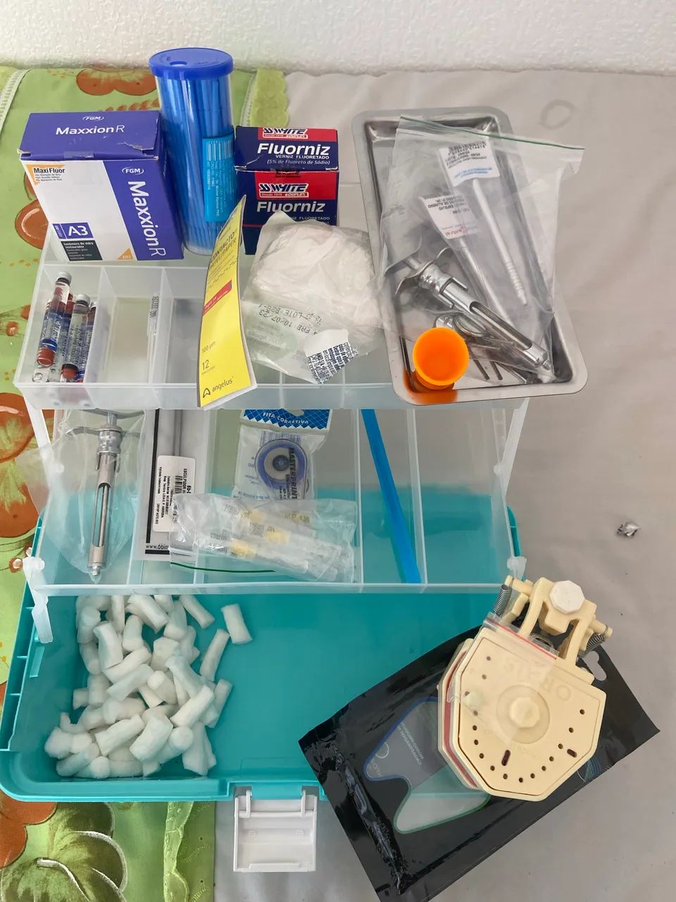 Vende-se itens para primeiro semestre de odontologia. Vendo itens separados 