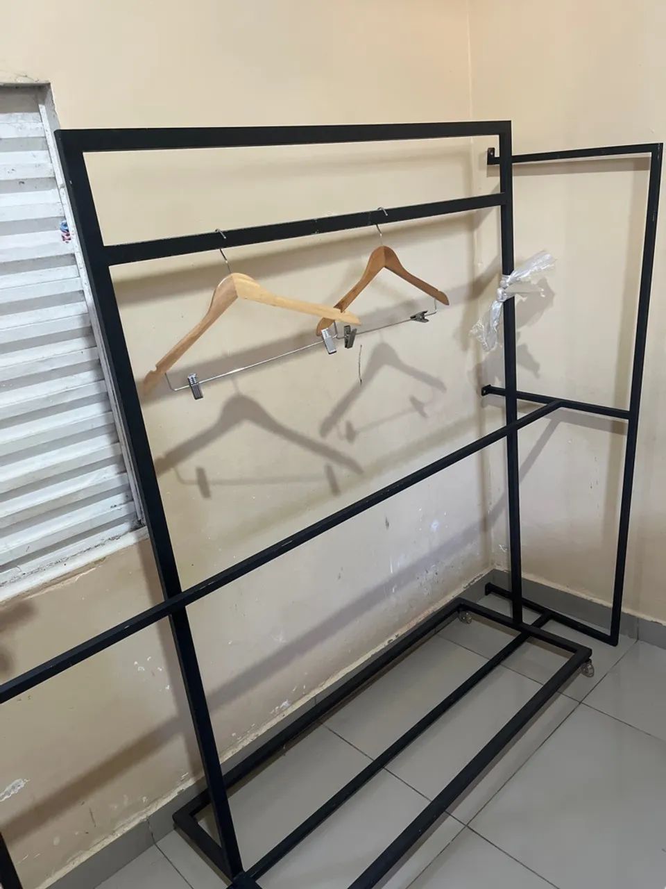 ARARA DE LOJA DE ROUPA  - Foto 2