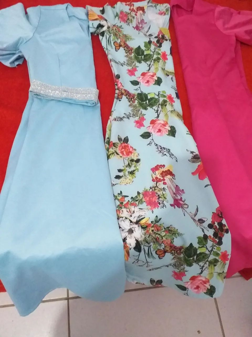 Vendo kit 3 vestido semi novo