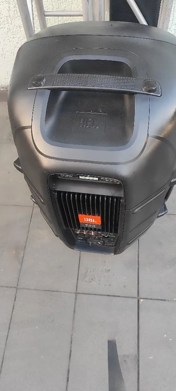 Caixa ativa JBL 15 polegadas Driver Titânio  - Foto 3