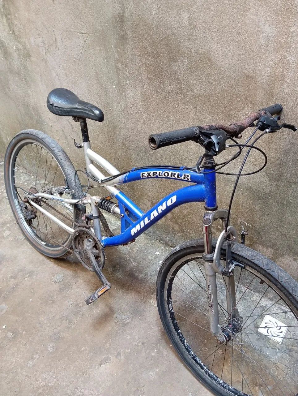 Vendo uma bicicleta 
