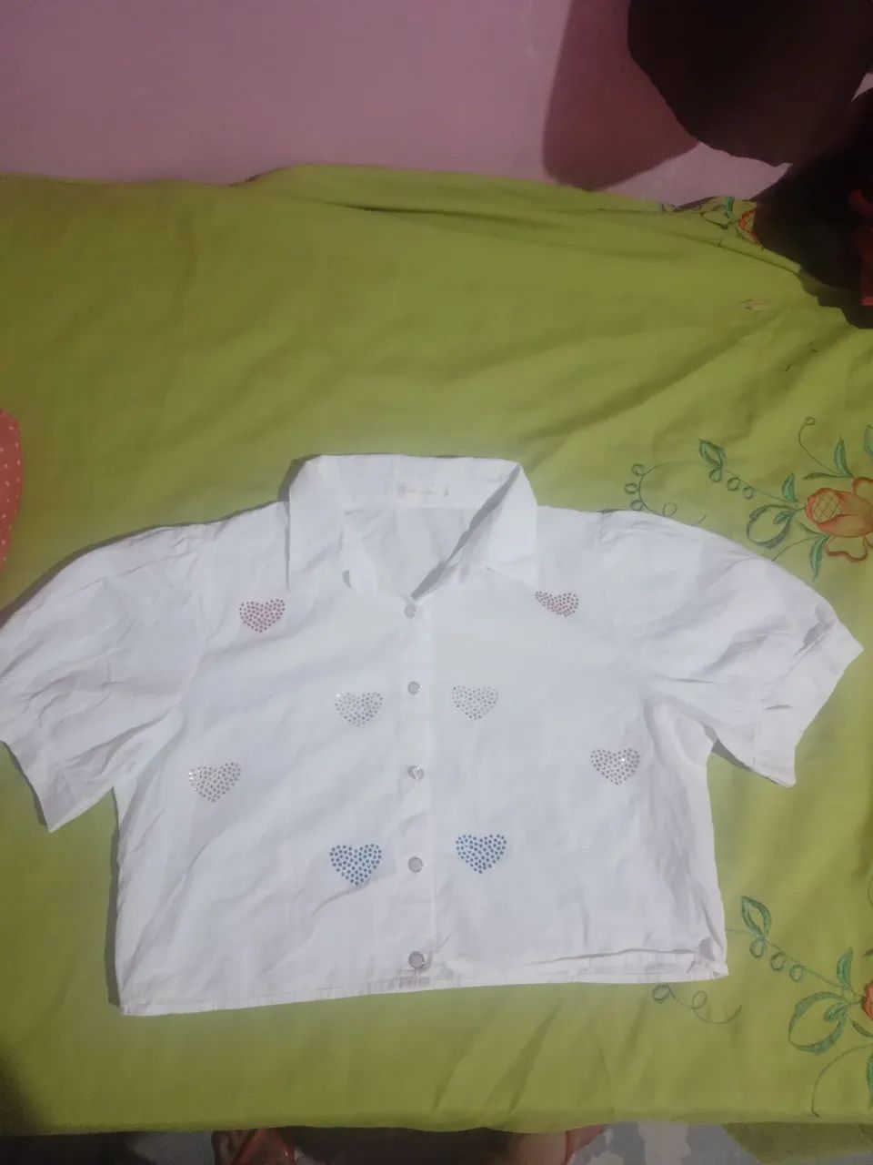 Cropped Branco com Detalhes de Coração  - Foto 2