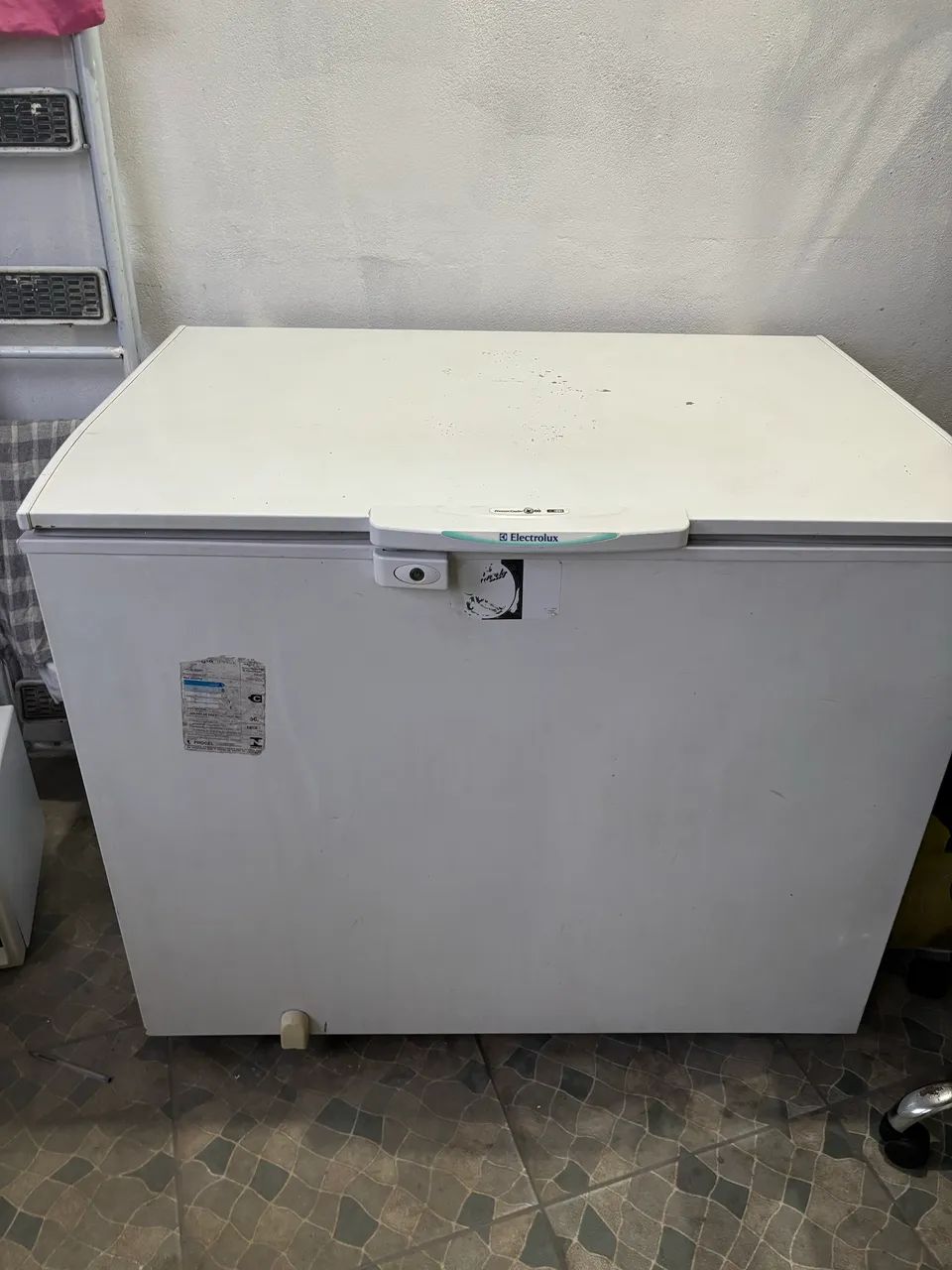 Freezer Horizontal Eletrolux 110 bem conservado funcionando.