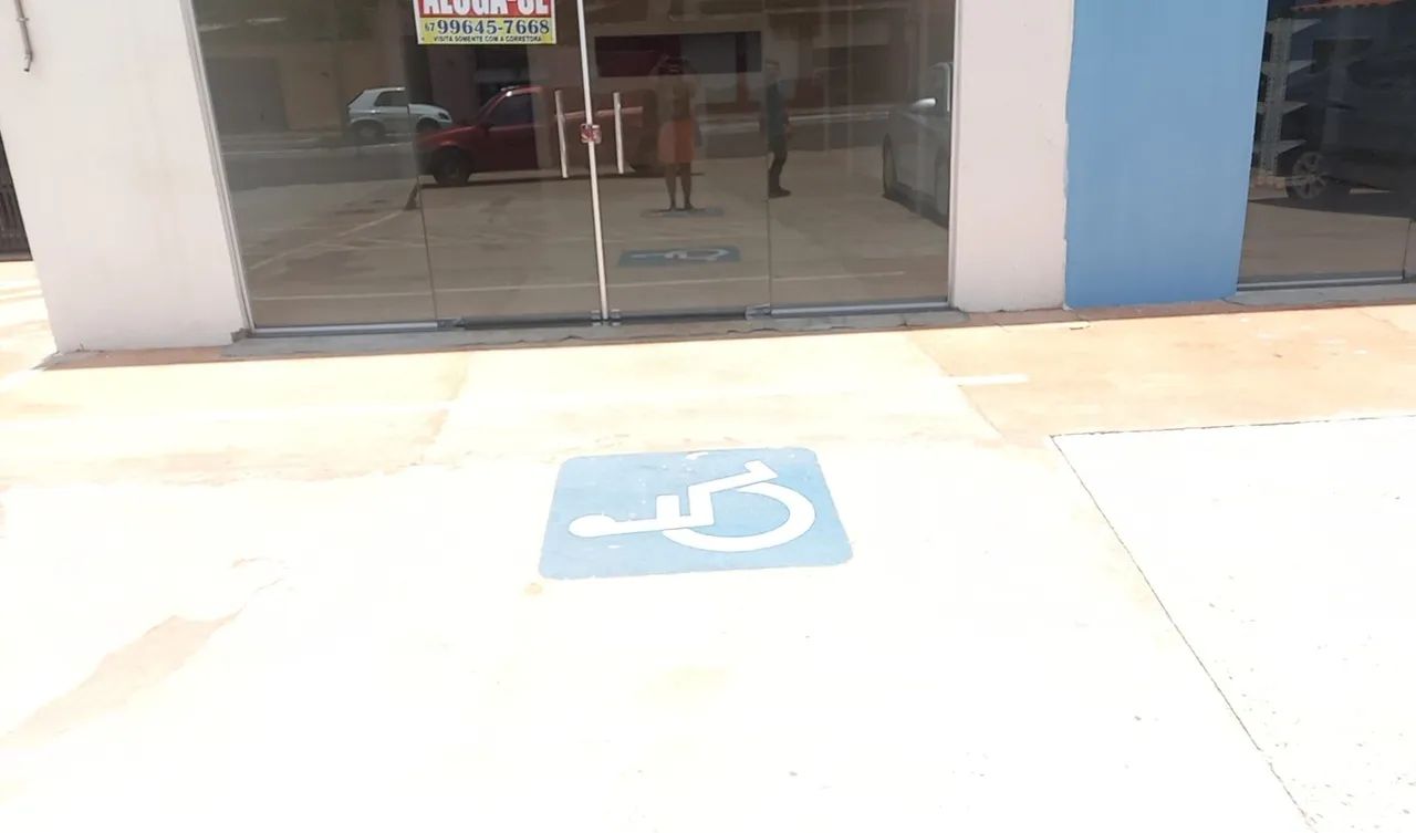 Alugo salão comercial na Av. Júlio de Castilho  - Foto 2