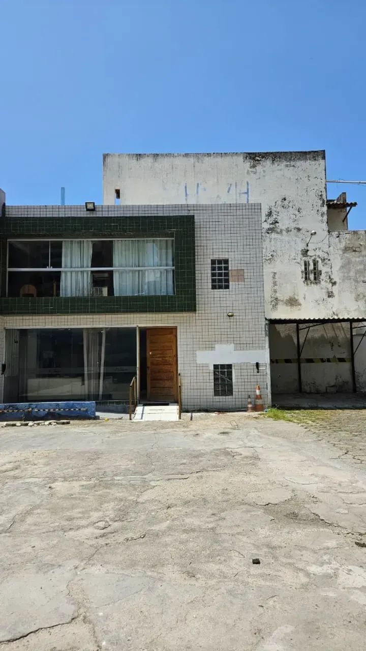 PRÉDIO COMERCIAL COM 9 SALAS 10 VAGAS DE GARAGEM
