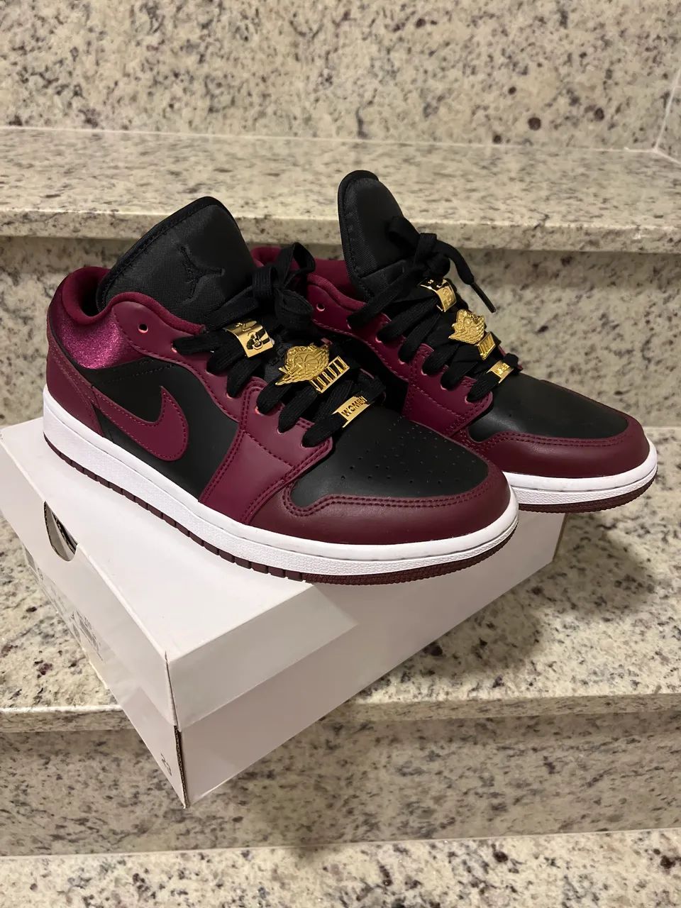 Tênis Nike Air Jordan 1 Low edição especial 