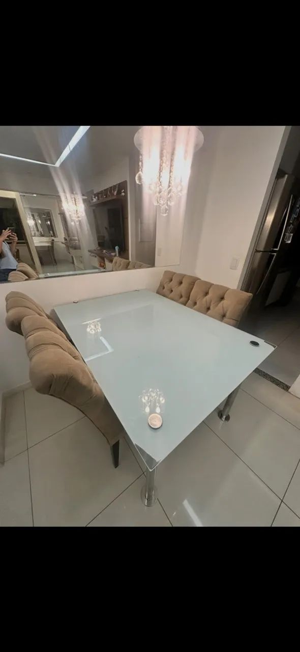 Mesa de 4 lugares com cadeiras 