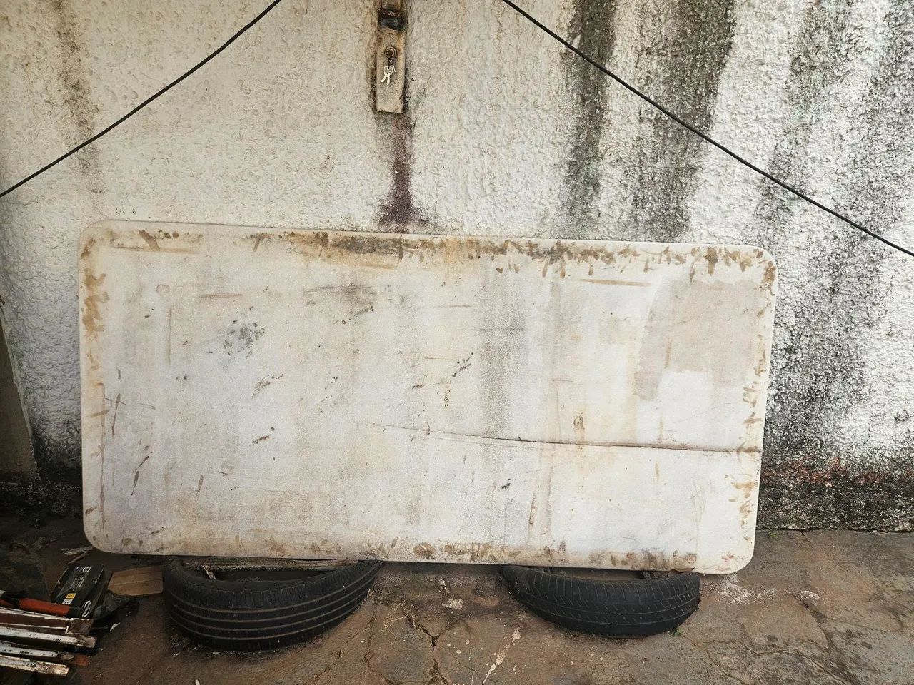Mesa de marmore branco 2.16x105