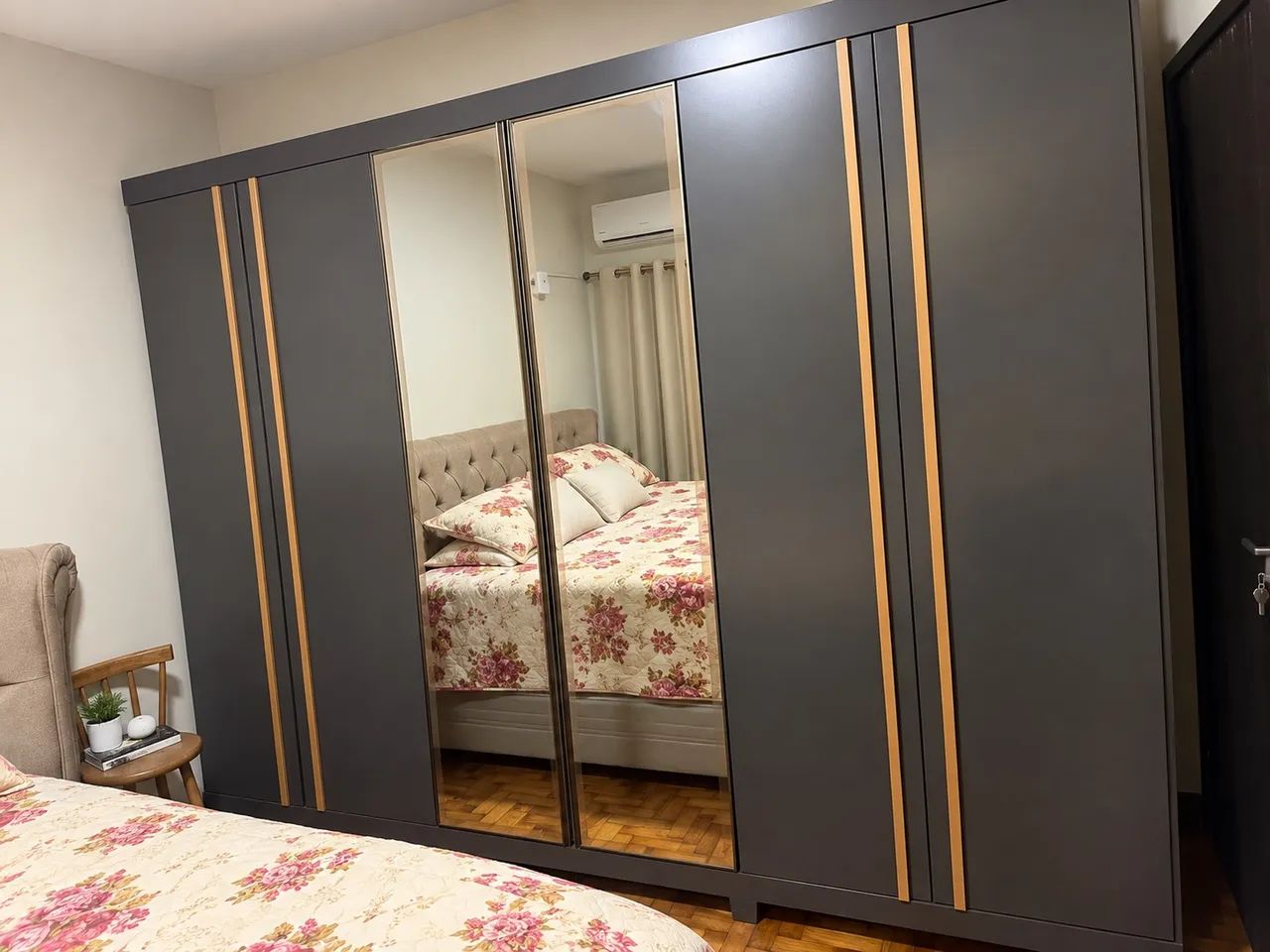 Guarda-roupa lindo, moderno e super espaçoso!