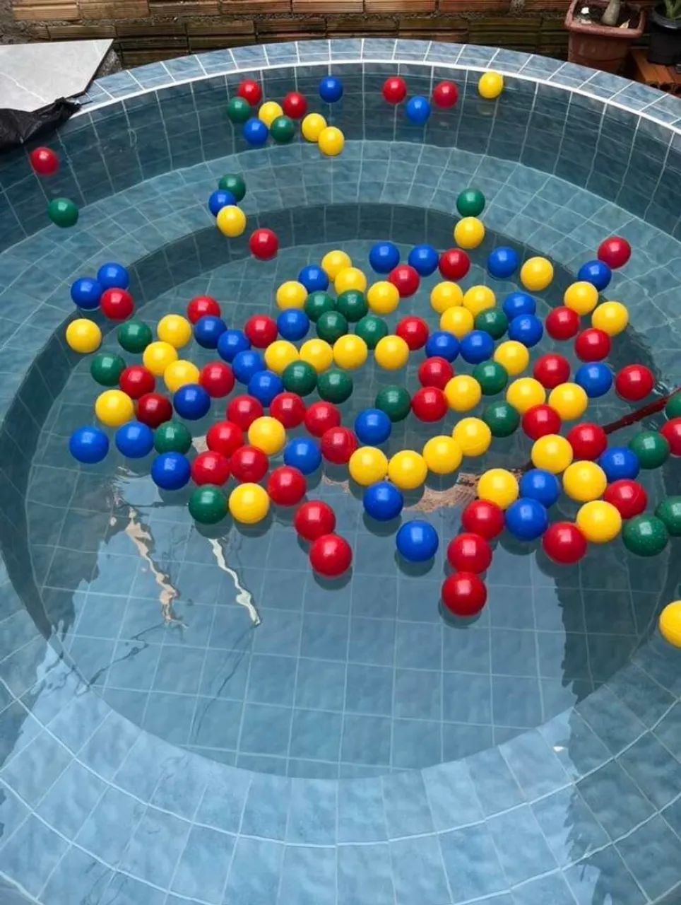 kit com com 25 bolinhas de plástico 