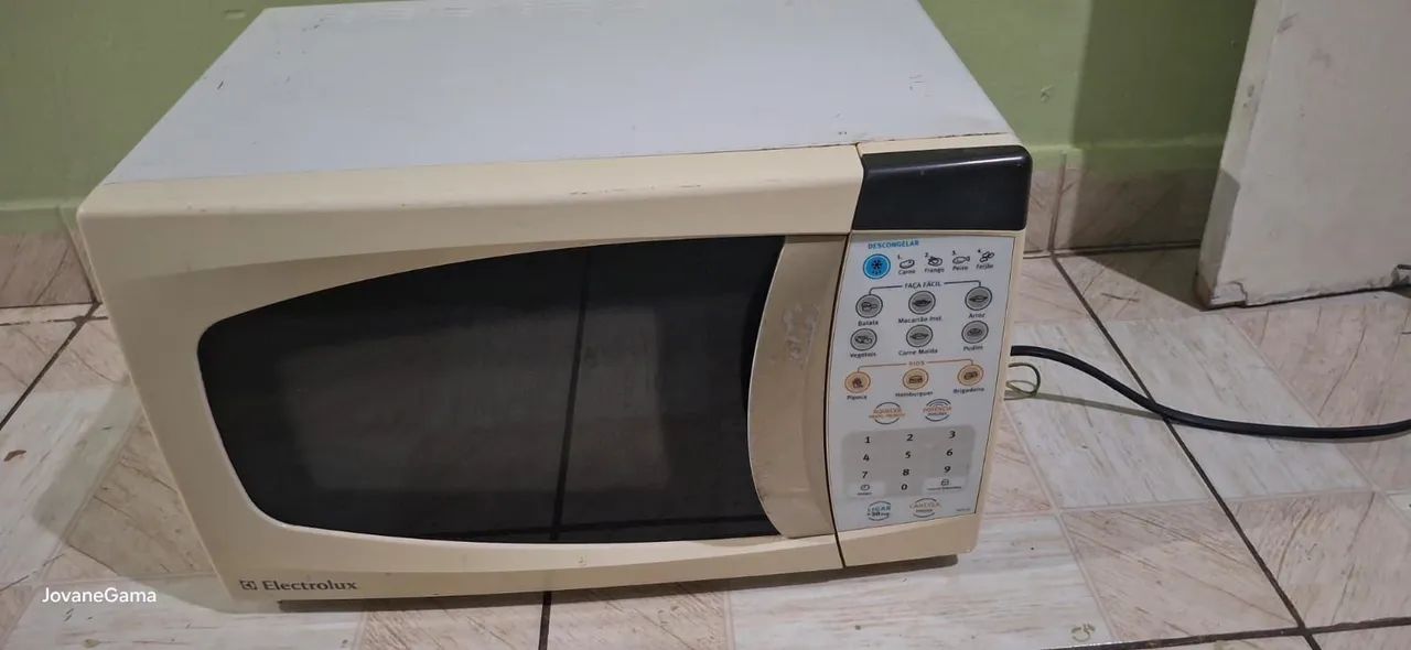 vendo  2 microondas Eletrolux para retirada de peças 