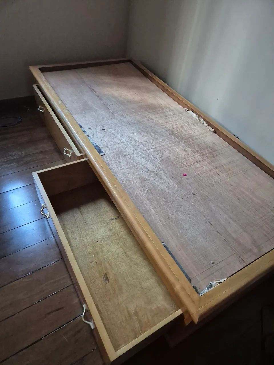 Cama com 2 gavetões 