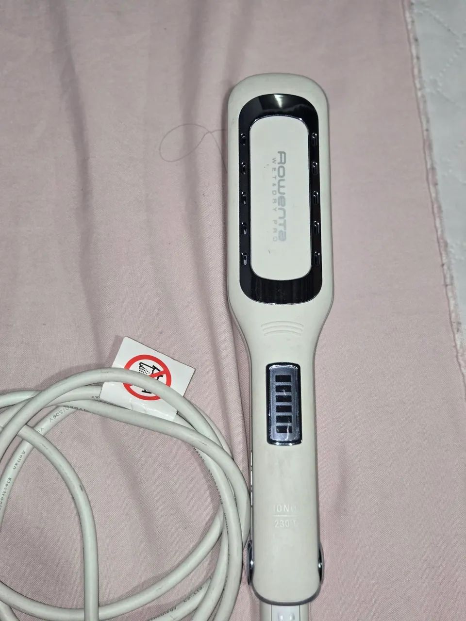 Prancha Rowenta Wet & Dry Pro nova <br>Pode ser usada com cabelos úmidos 180$ - Foto 4