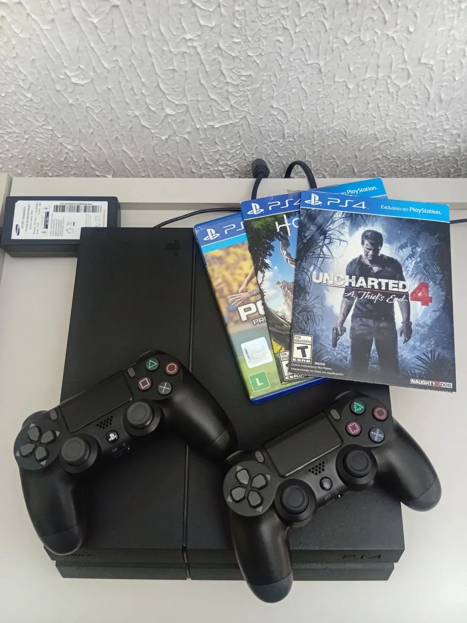PS4 NA CAIXA, COM 2 CONTROLES E 3 JOGOS - Foto 4