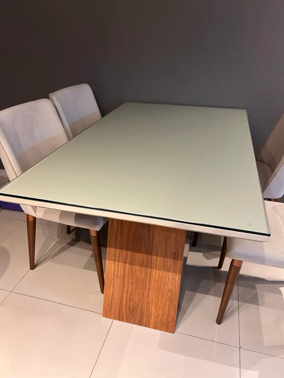 Vende-se mesa de jantar 135x85 cm