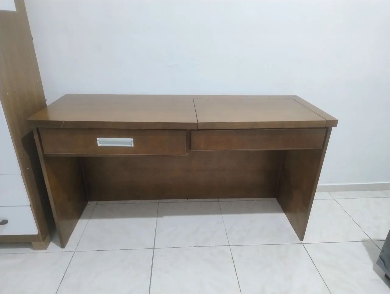 Mesa em madeira com penteadeira 