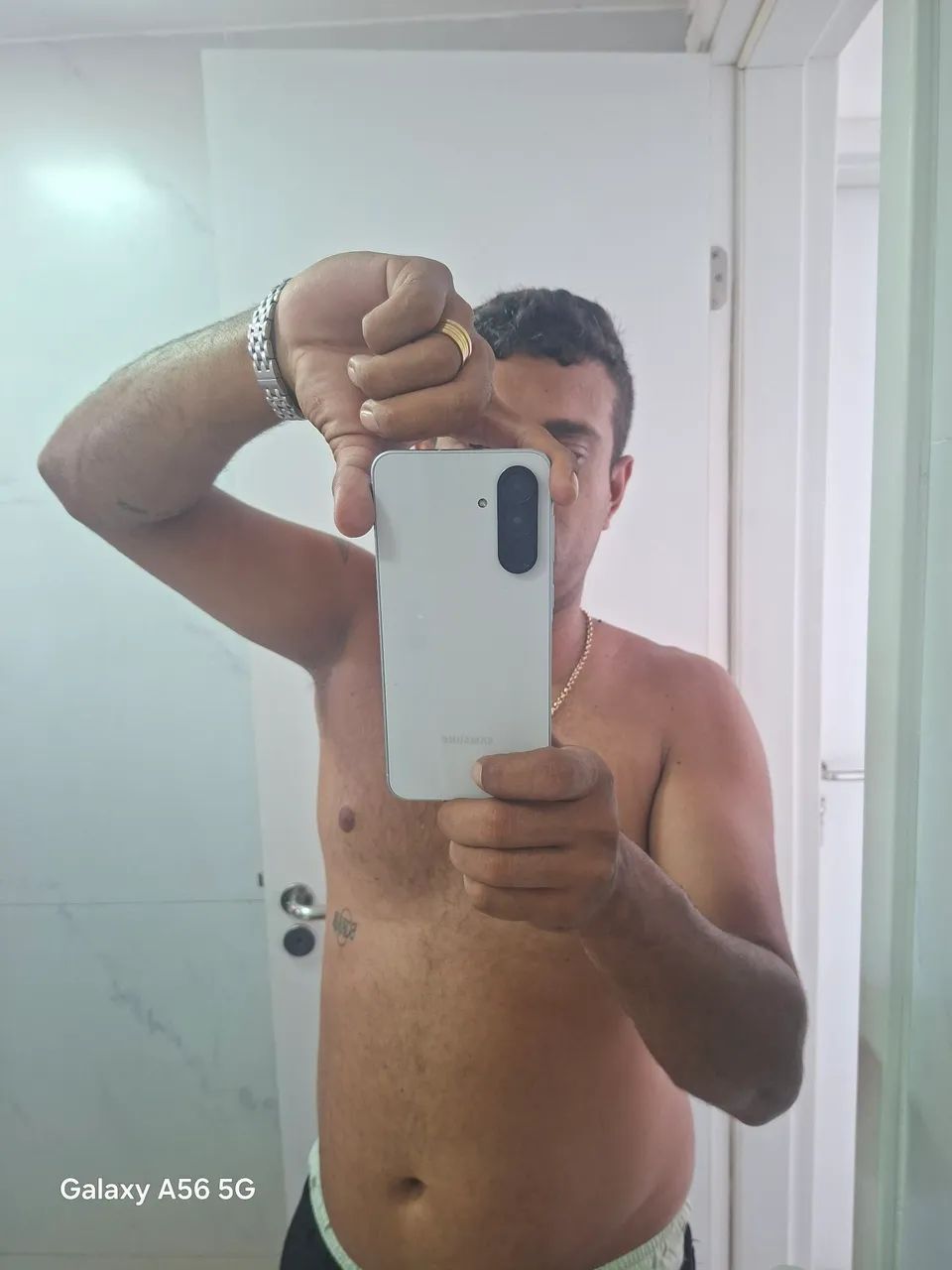 Celular A56 256 GB NOVO NA CAIXA 8 messes de uso valor dele 2,845 na loja 