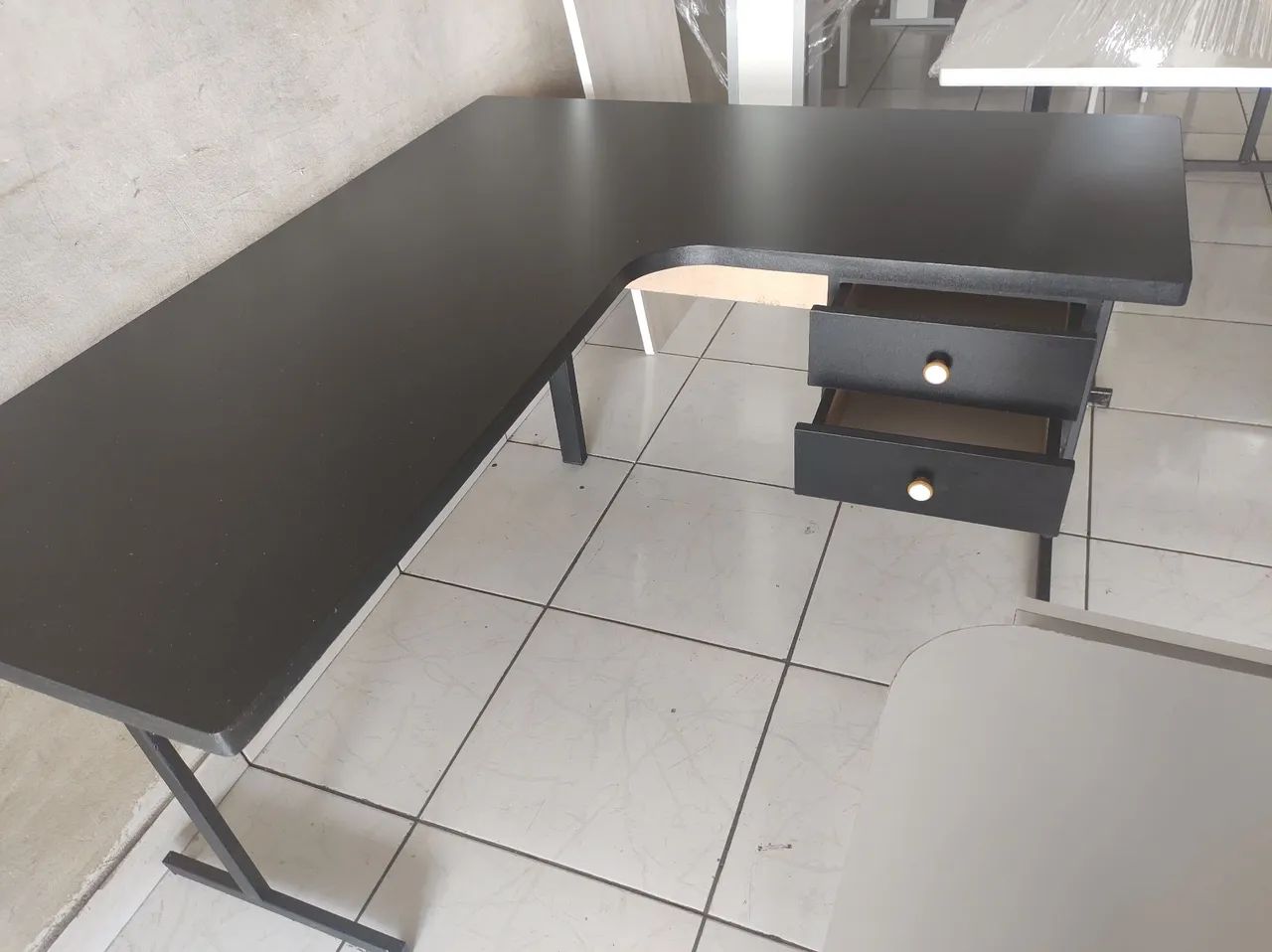 Mesas em L com 2 gavetas  - Foto 4