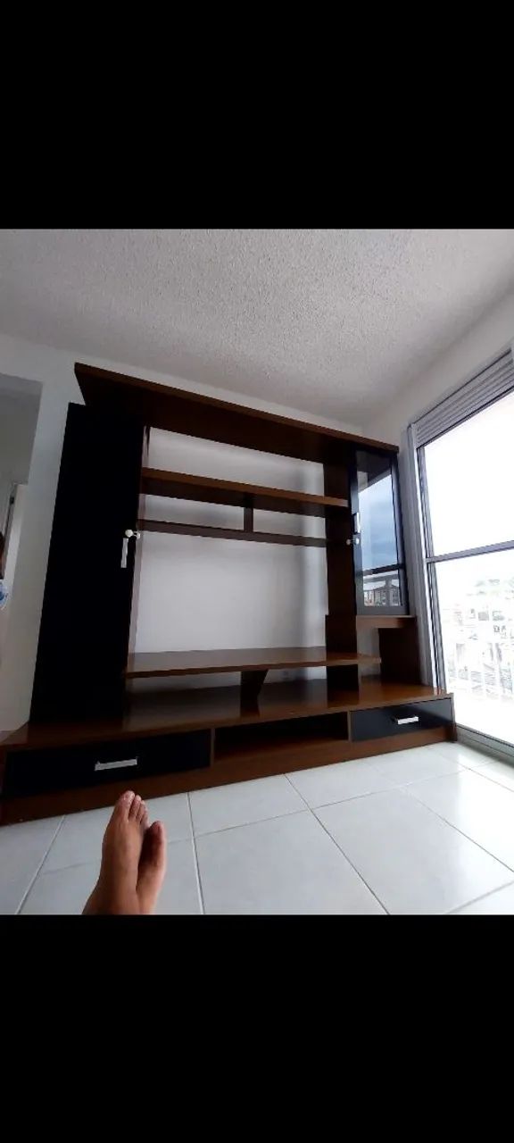 Estante com porta de vidro  top