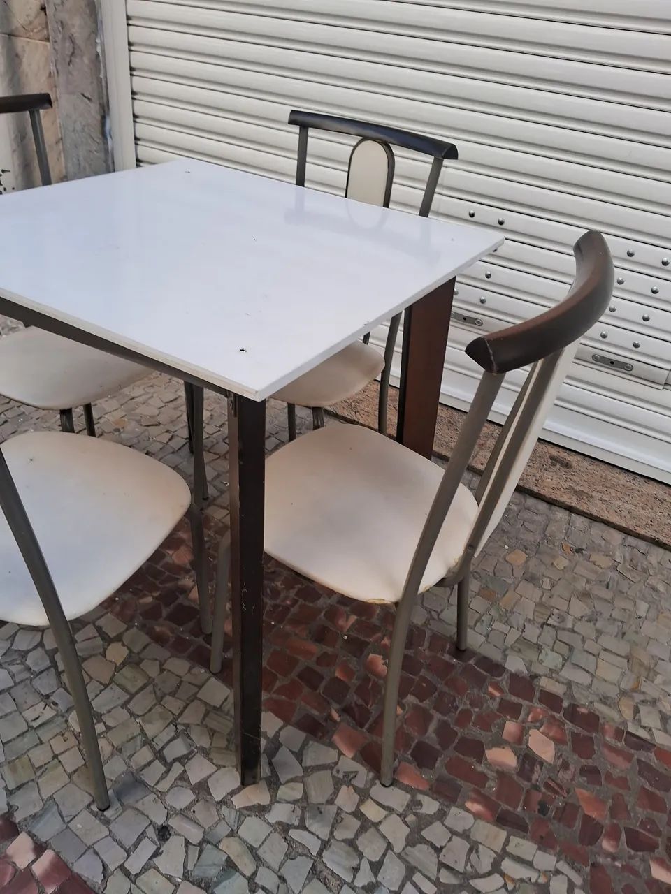 Mesa com 4 cadeiras  - Foto 2