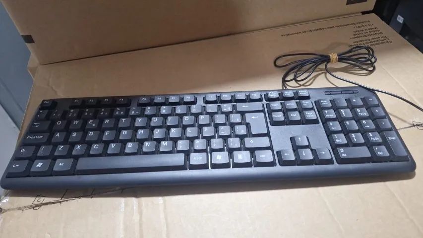 Teclados USB usados Logitech Genius Multilaser e outros - Foto 4