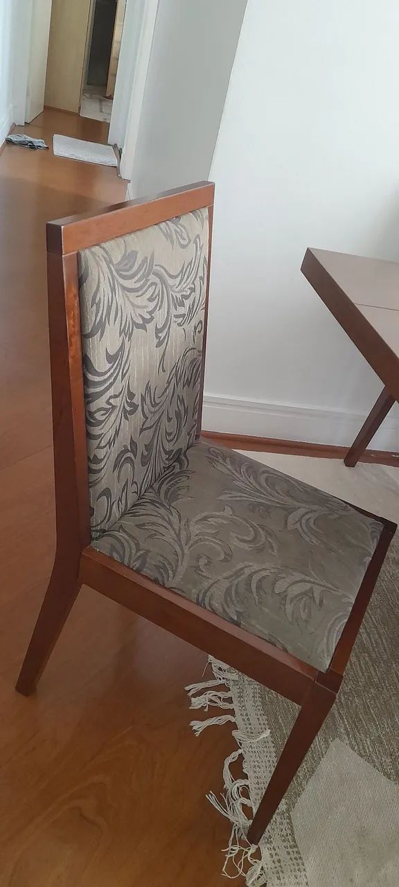 Mesa de jantar com 6 cadeiras 