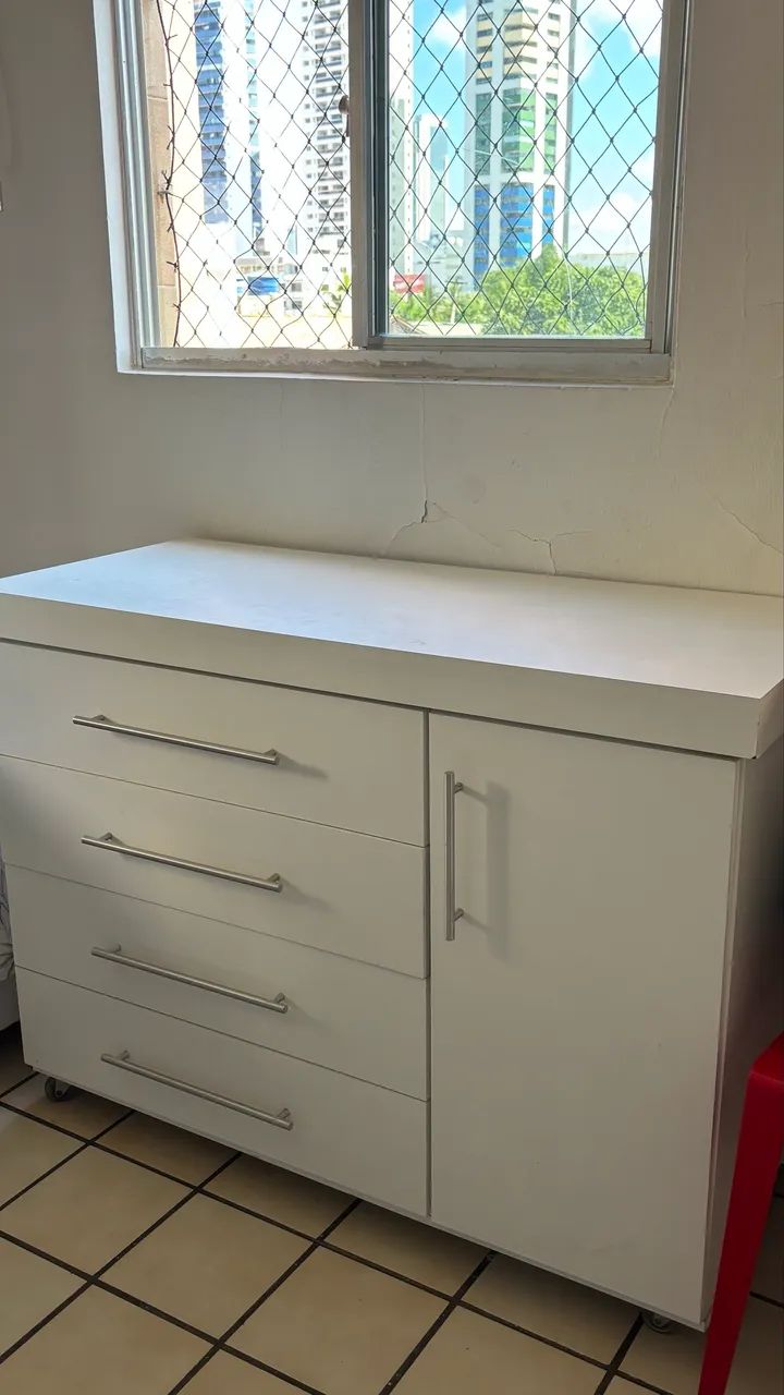Cômoda branca de mdf