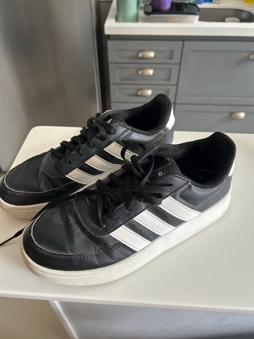 Tênis Adidas Breaknet preto com listras brancas