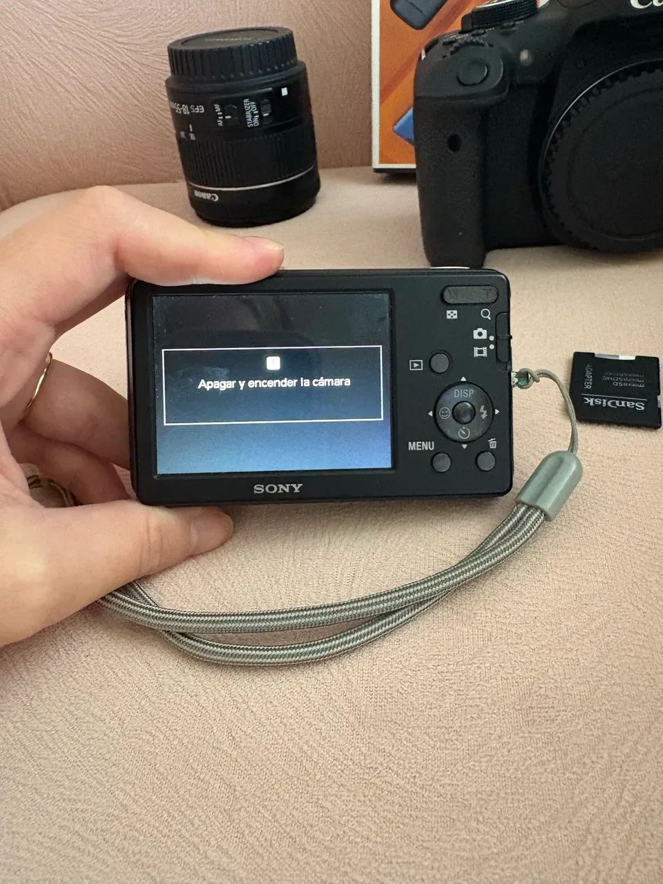 Cyber shot  com defeito precisa trocar a pilha provavelmente  - Foto 2