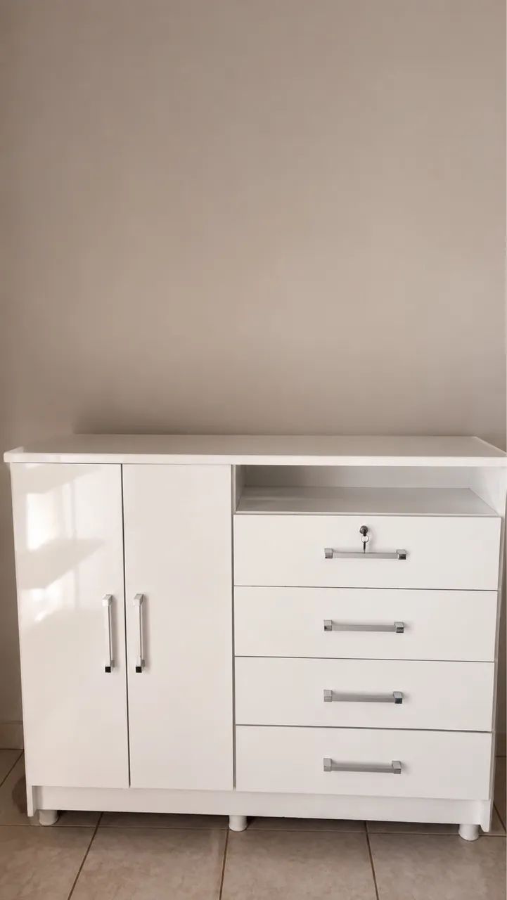 Cômoda branca 