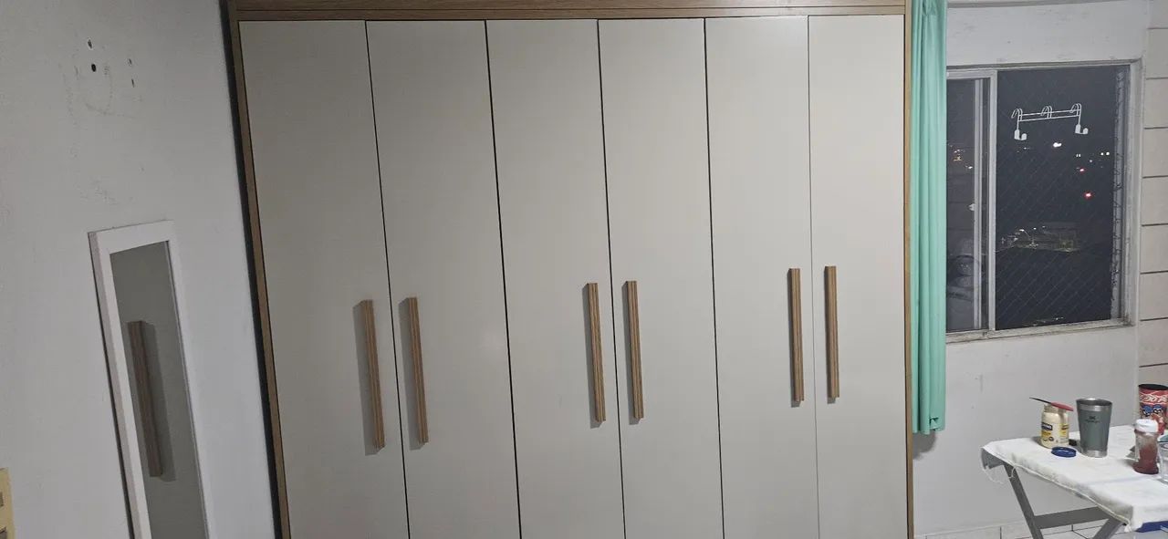 Guarda roupa 6 portas