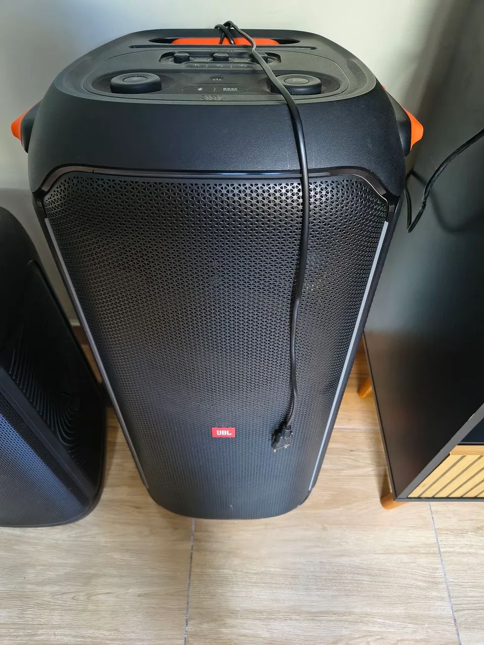 Vende-se caixa JBL Partybox 710. - Foto 2