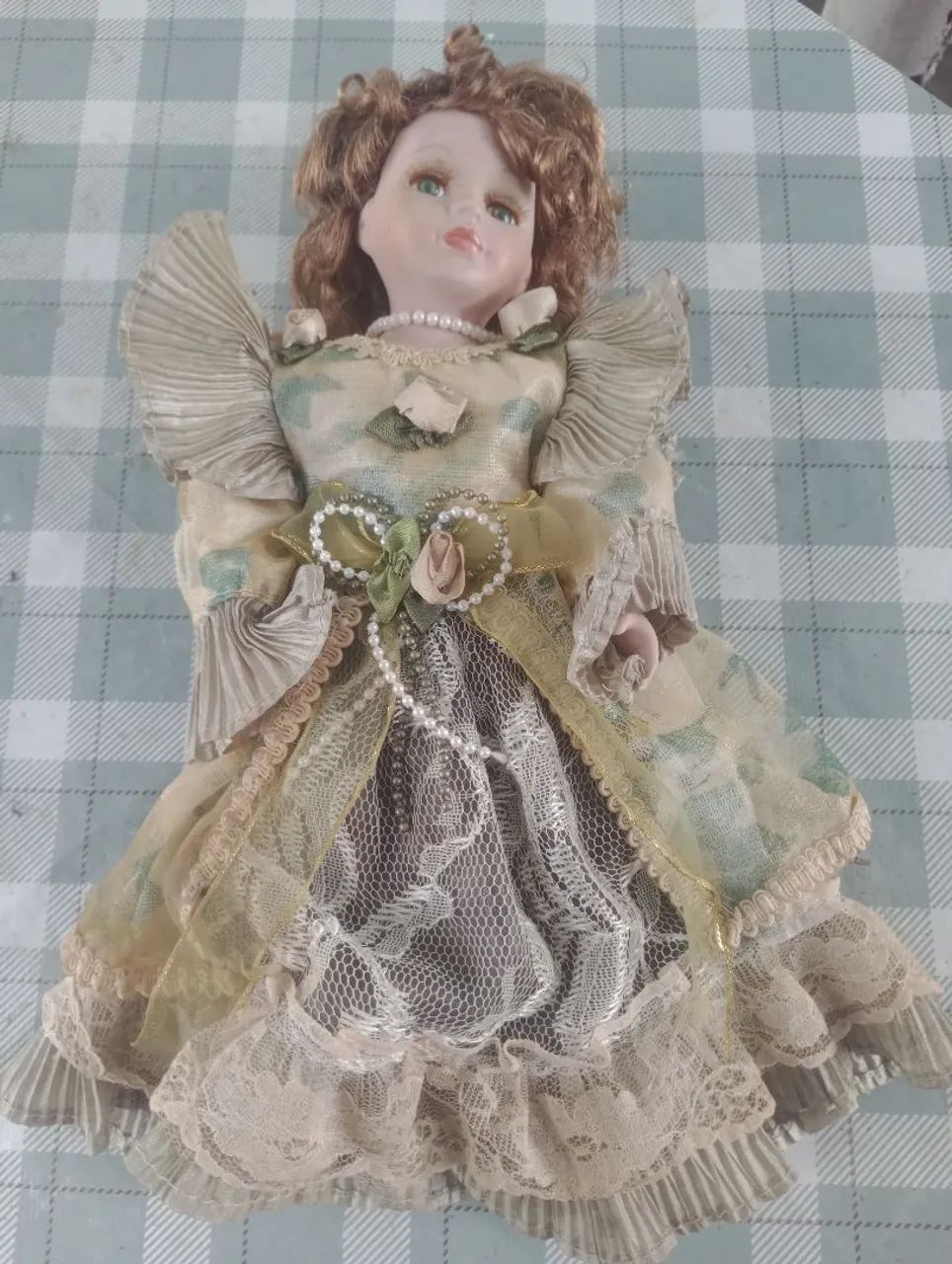 Boneca de porcelana antiga 