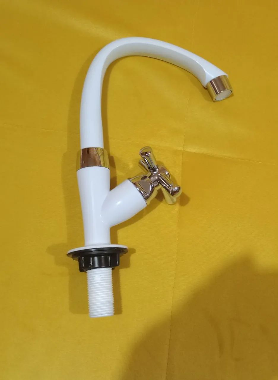 New Bathroom Countertop Faucet R$ 50.00