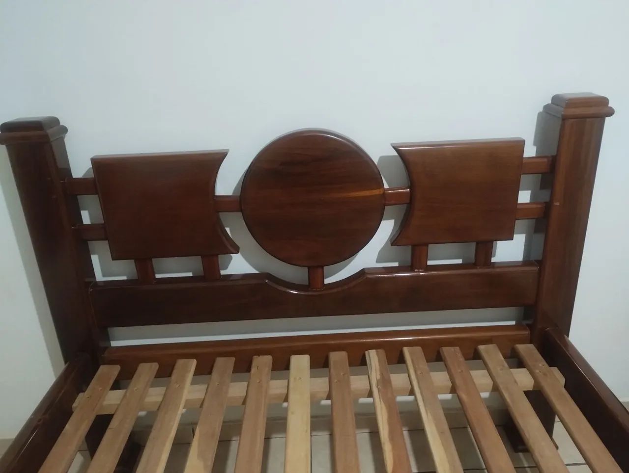 Cama de casal de madeira maciça de lei, 100% madeira Ypê - Foto 2