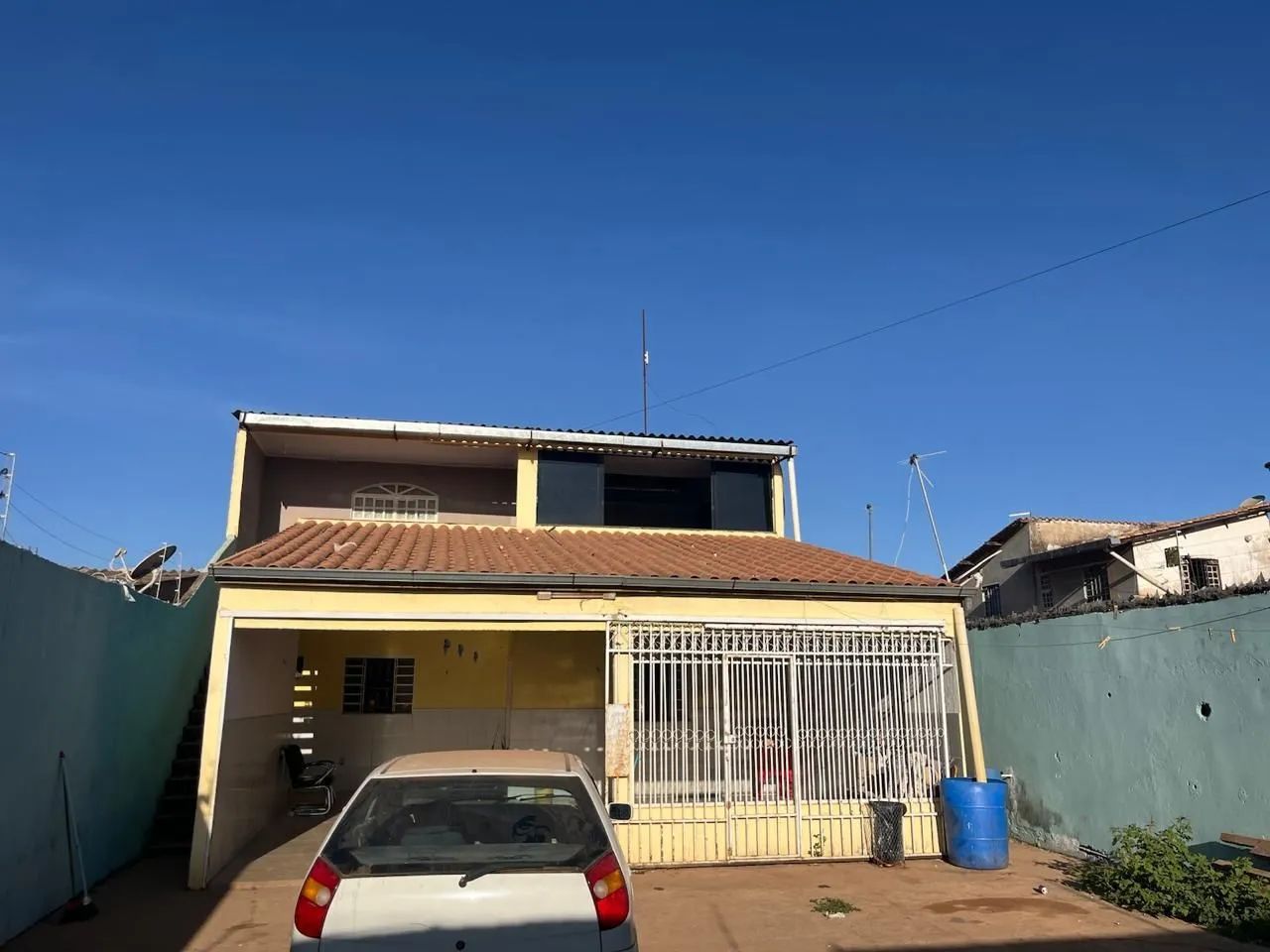 Vendo casa escriturada no Sol nascente.