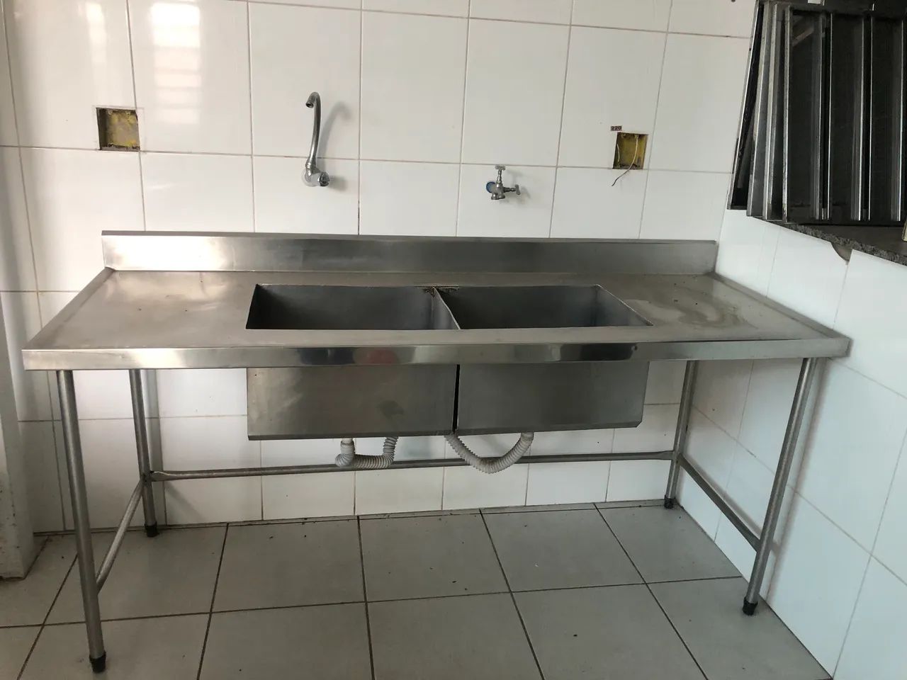 Pia de inox com duas cubas 1,87X70CM