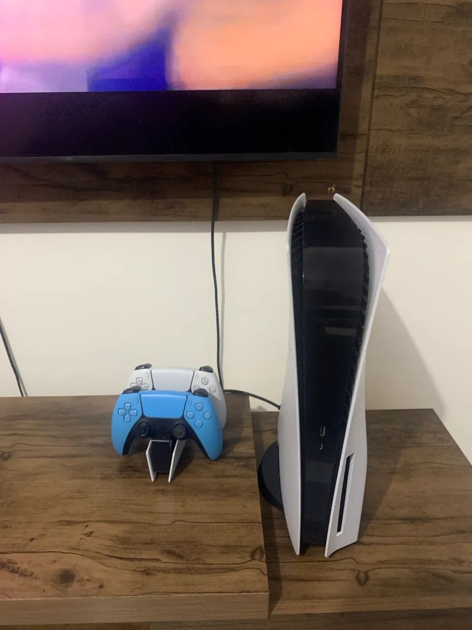 PS5 com 2 controles + base carregamento