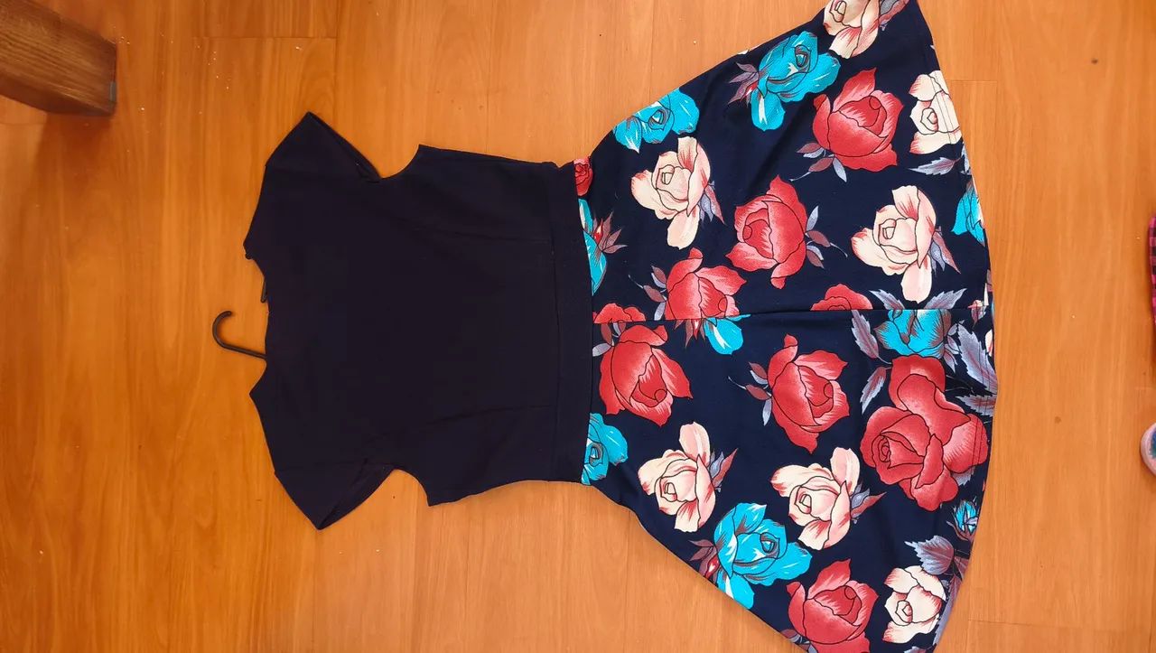 Vestido azul com flores - Foto 2