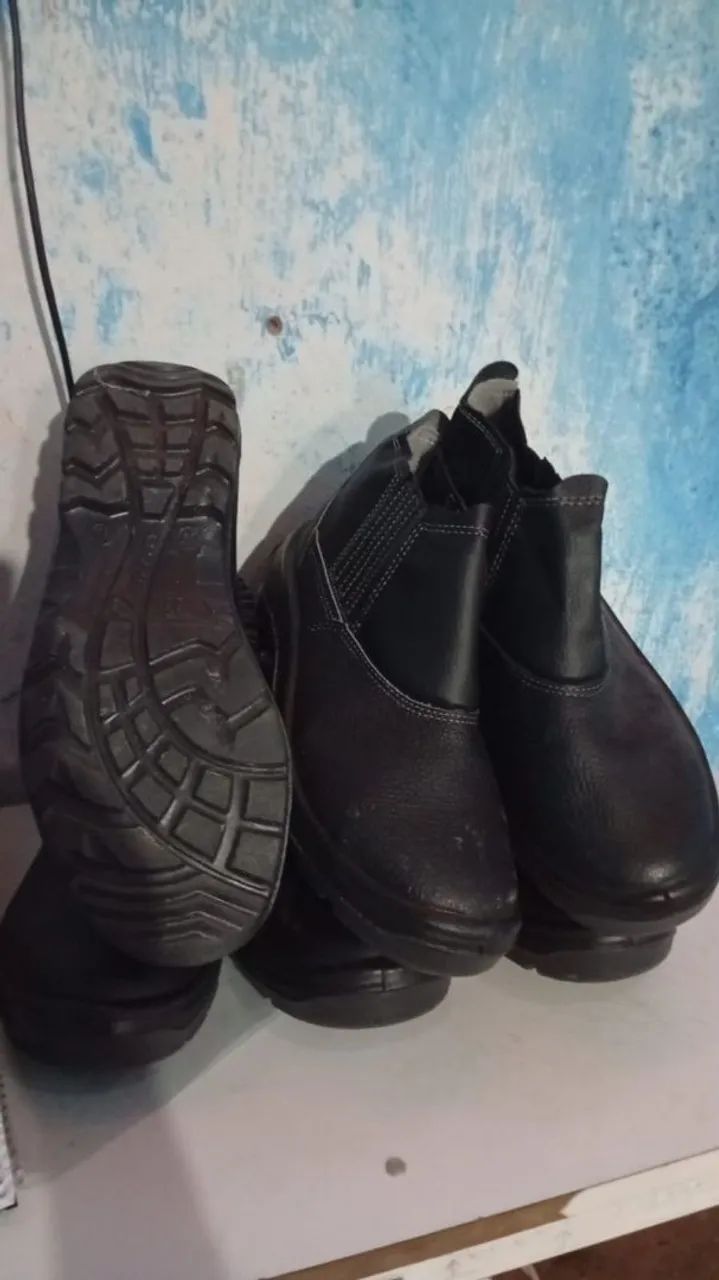 3 pares de botas  número 44 - Foto 2