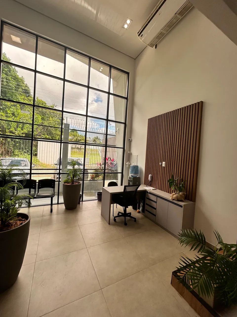 Alugo Prédio Duplex Comercial Próximo à Avenida das Torres 