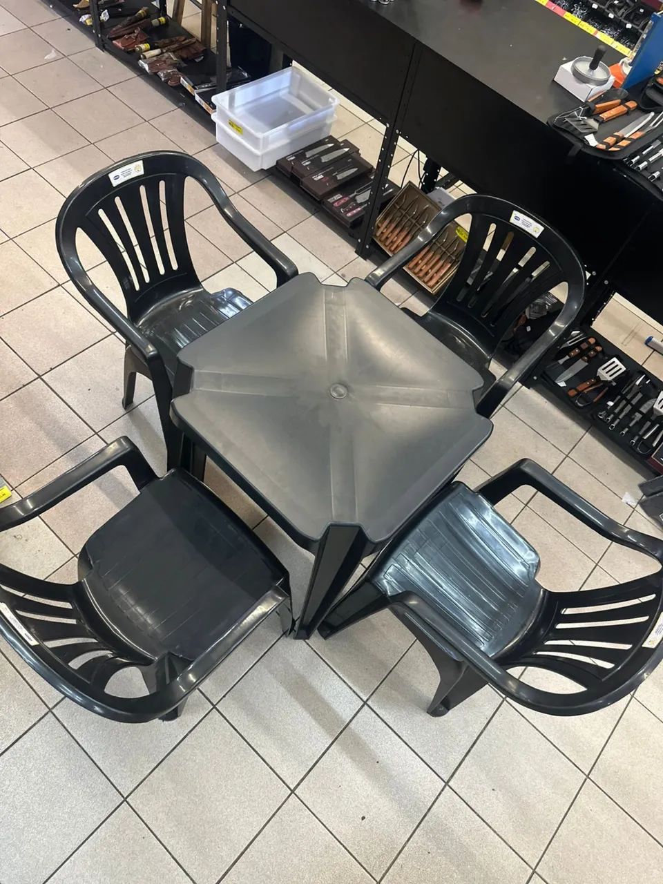 10 conjunto de mesa e cadeiras plástica  nova reforçada  - Foto 2