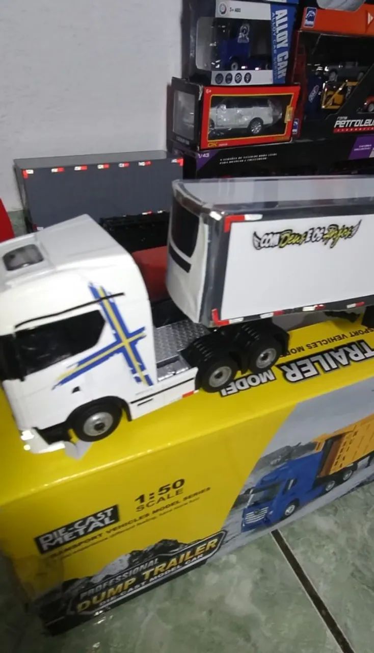 Miniatura de Carreta Baú  - Foto 4