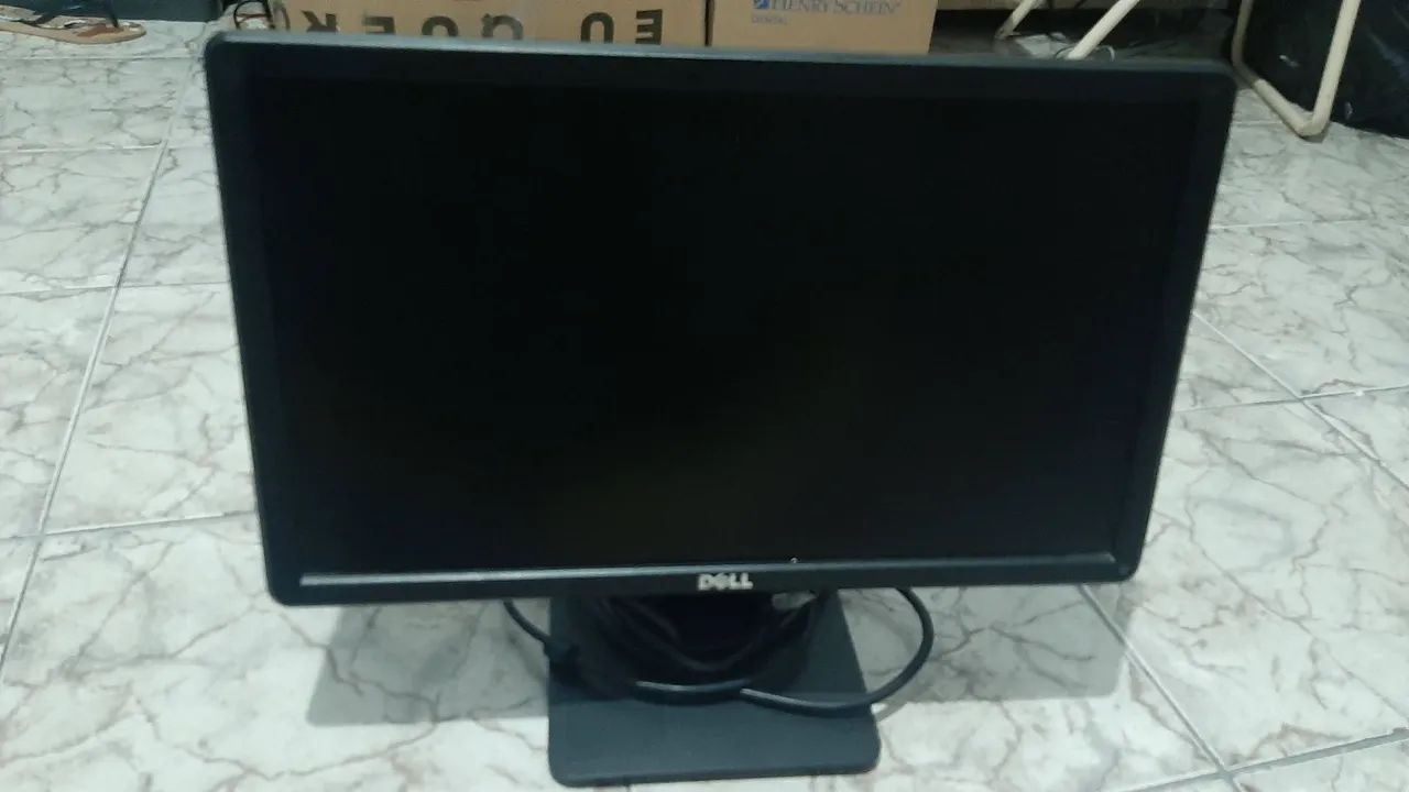 Monitor Led de 18 polegadas Dell. Acompanha os cabos .