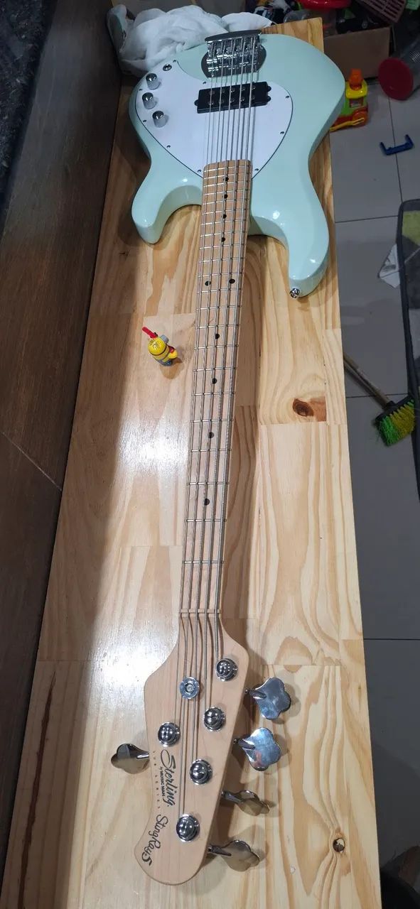 Baixo Sterling StingRay5 
