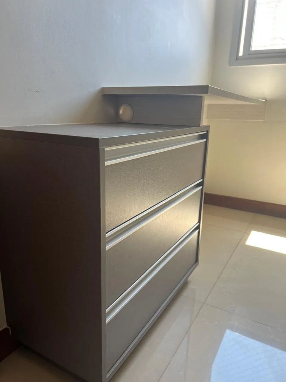 Escrivaninha Planejada com Gaveteiro - Design Moderno e Sofisticado - Foto 3